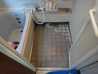 浴室(お風呂)床面バスナフローレ　施工前